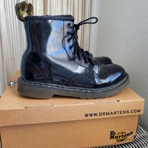 Dr. Marten girls patent black boots 1460 Pascal.